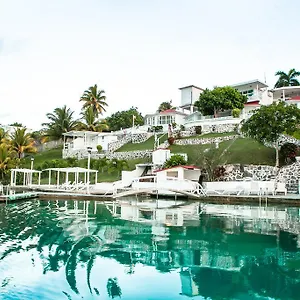 *** Hotel Laguna México