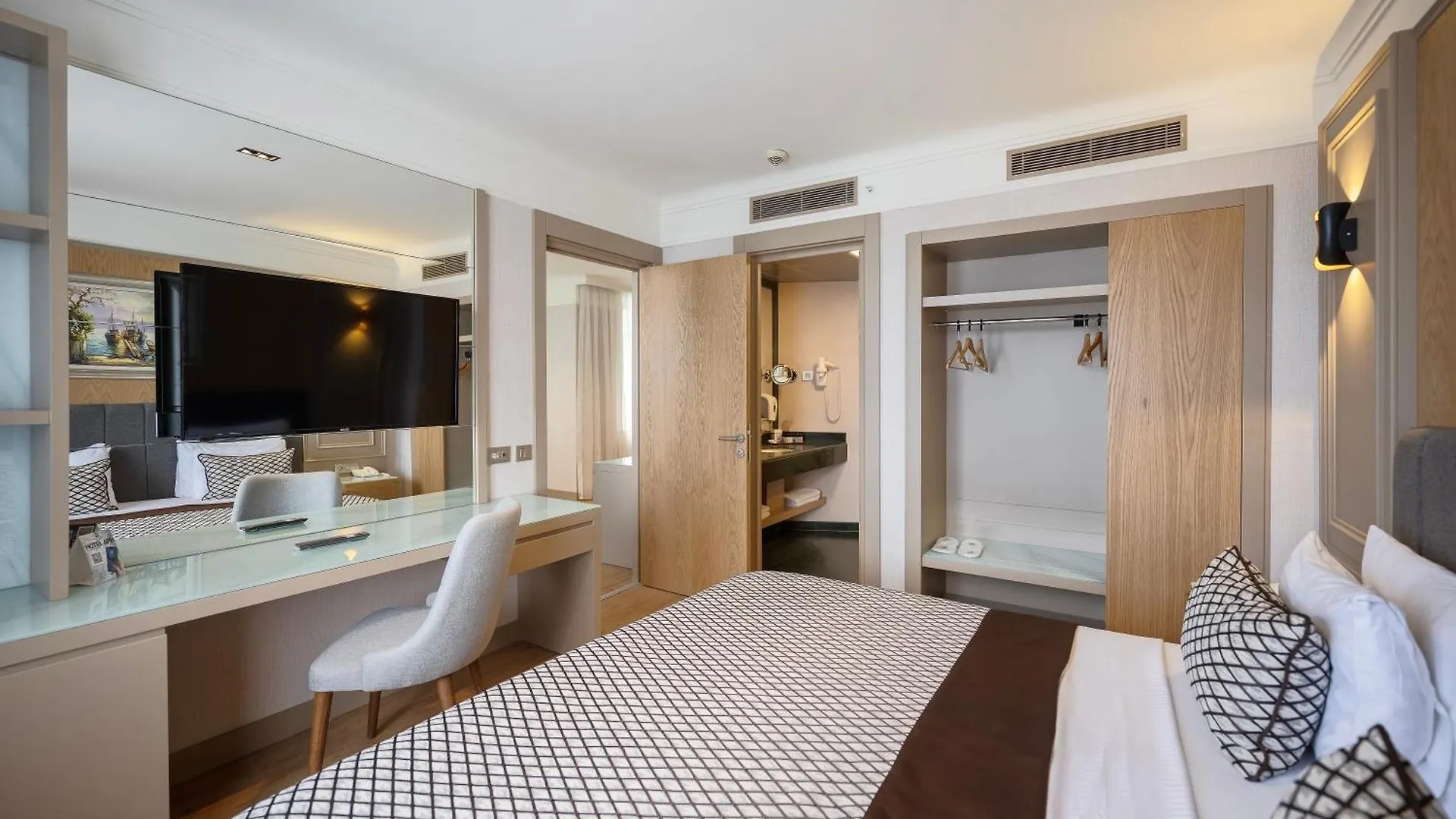 Porto Bello Hotel Resort & Spa Antalya 5*,